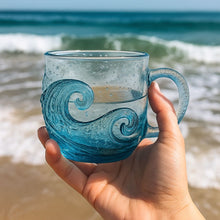 Carica l'immagine nel visualizzatore di Gallery, Suono del mare – Vetro artigianale con struttura ondulata