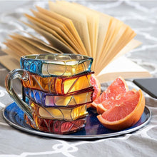 Carica l'immagine nel visualizzatore di Gallery, Tazza tridimensionale "Lettura felice" fatta a mano - l'originale
