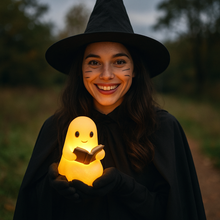 Carica l'immagine nel visualizzatore di Gallery, NachtGeist - Un piccolo fantasma che dona calore e luce
