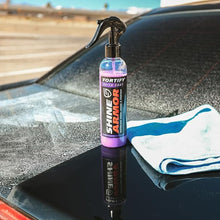 Carica l'immagine nel visualizzatore di Gallery, Shine Armor - Detergente lucidante e protettivo antigraffio 3 in 1 per la tua auto
