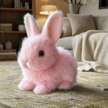 Lade das Bild in den Galerie-Viewer, HoppelHase – Lebensechter Kuschel-Hase, der Kinderaugen strahlen lässt
